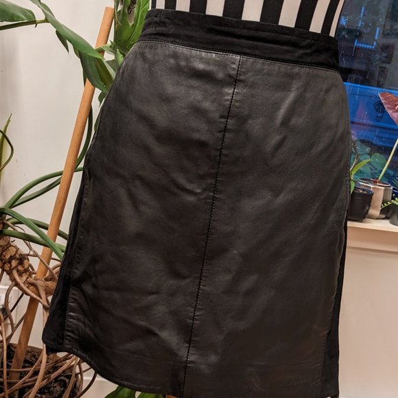 Leather mini skirt with suede trim - Picture 2 of 9